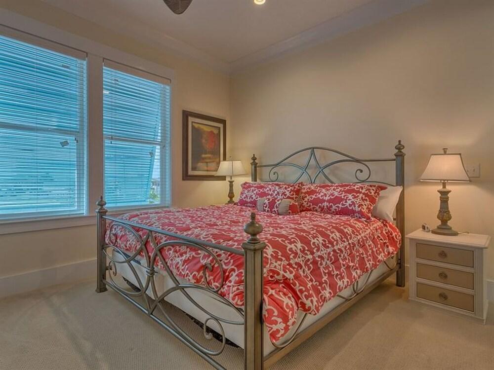 Casa Del Sol by Meyer Vacation Rentals