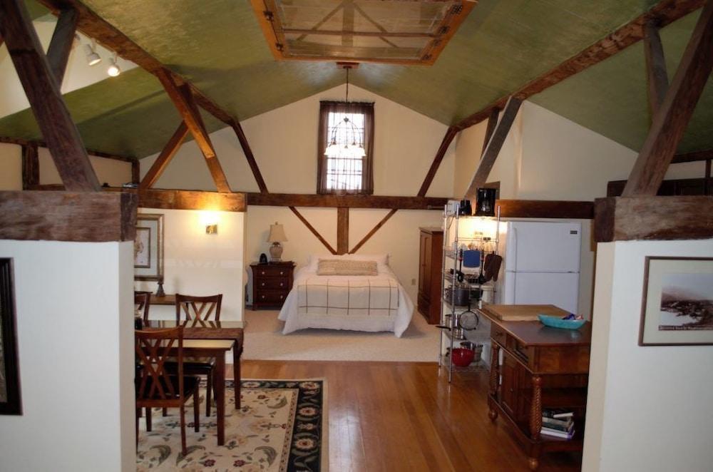 The Laurentide Inn