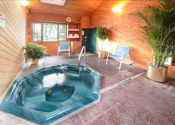 Turf & Spa Motel