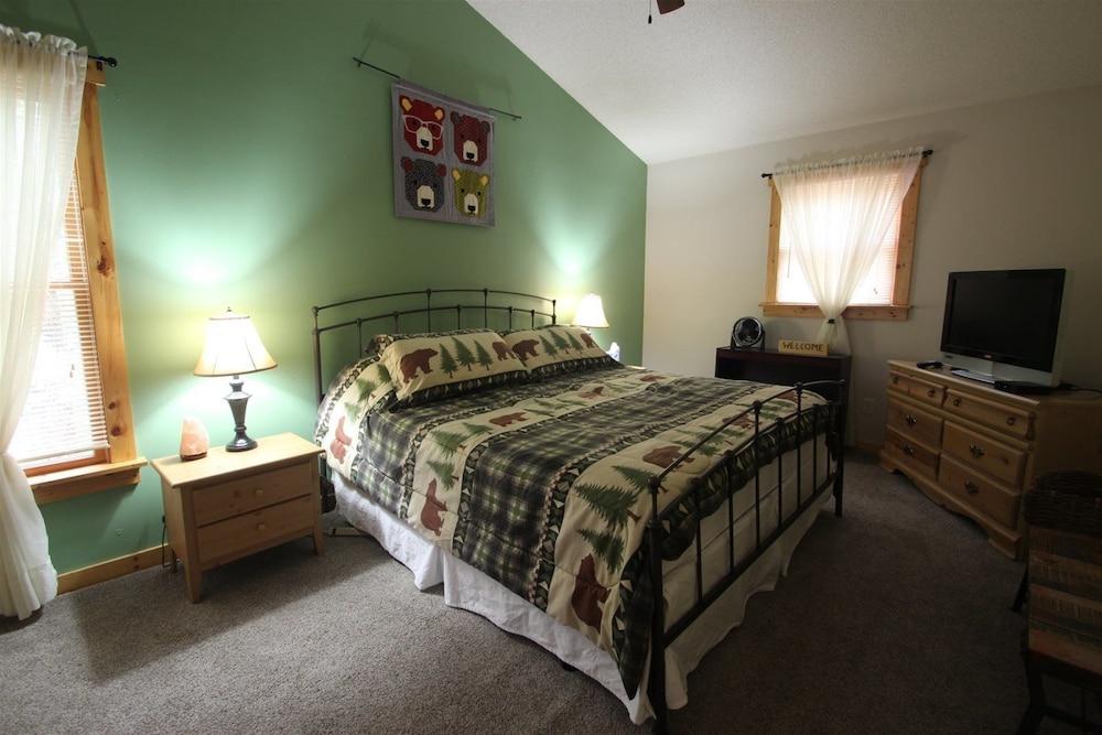 Laughing Bear Cabin