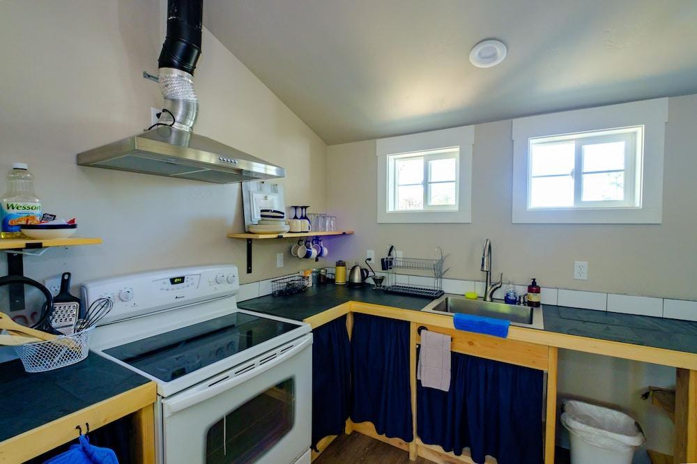 Eastside Guesthouse And Bivy