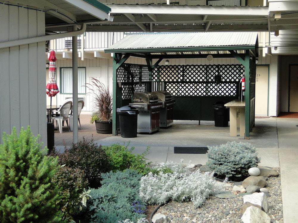 Konkolville Motel