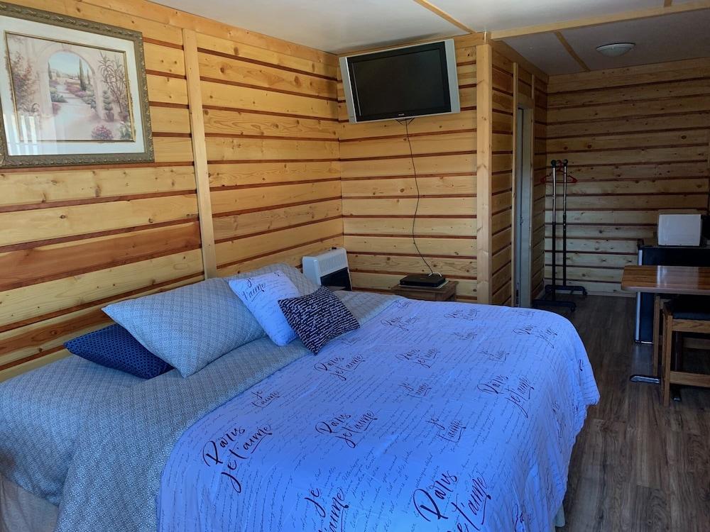 Alexander Lake Lodge