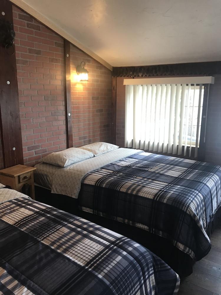 Alexander Lake Lodge
