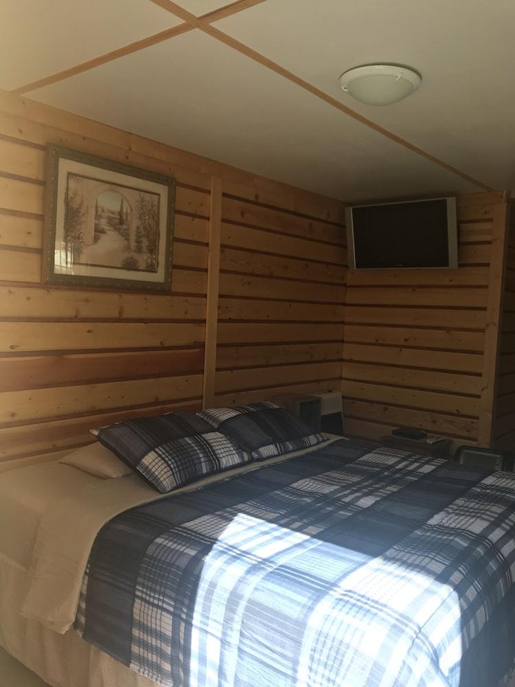 Alexander Lake Lodge
