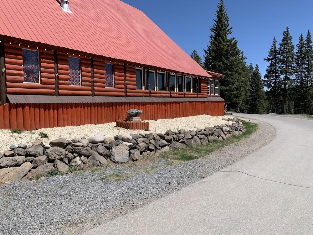 Alexander Lake Lodge