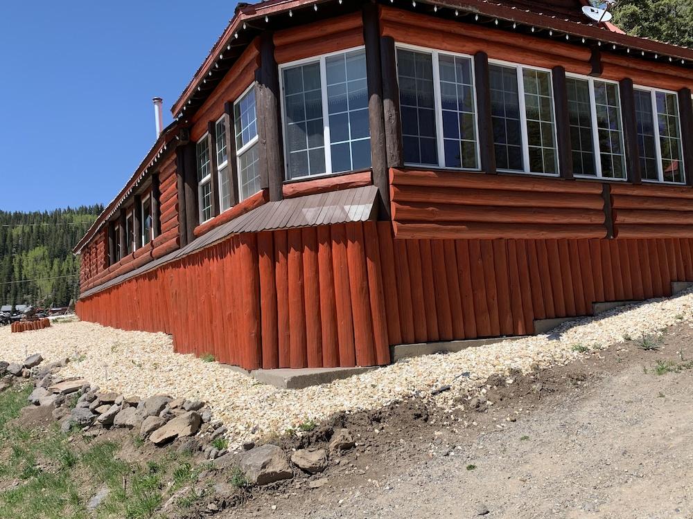 Alexander Lake Lodge