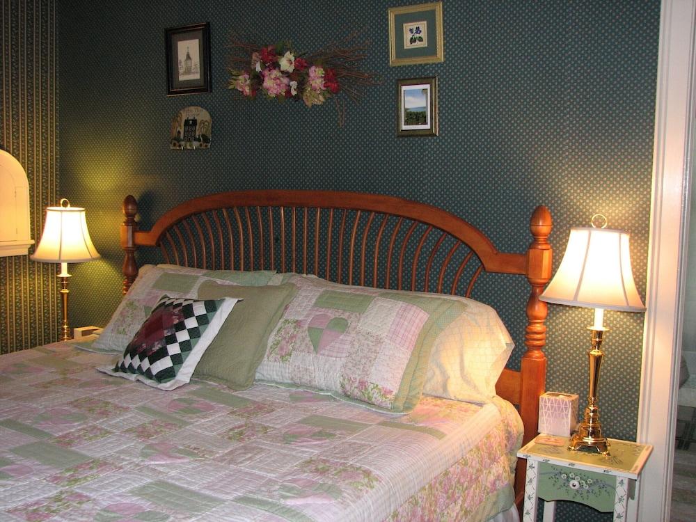 VanCleef Homestead Bed and Breakfast