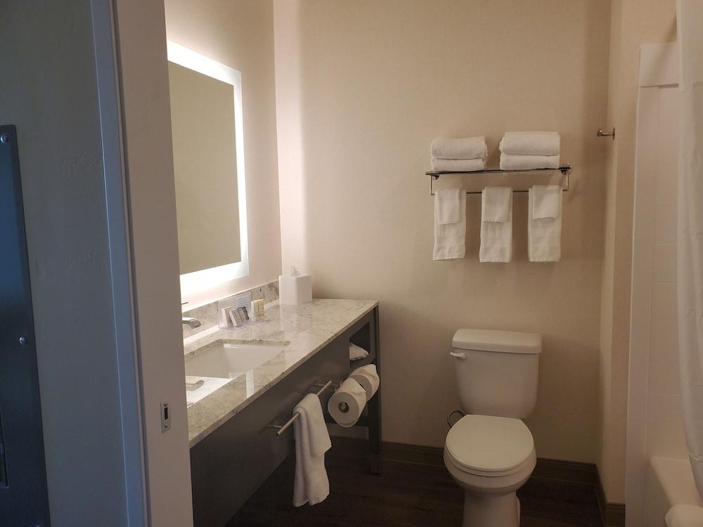 Simple Suites Boise Airport