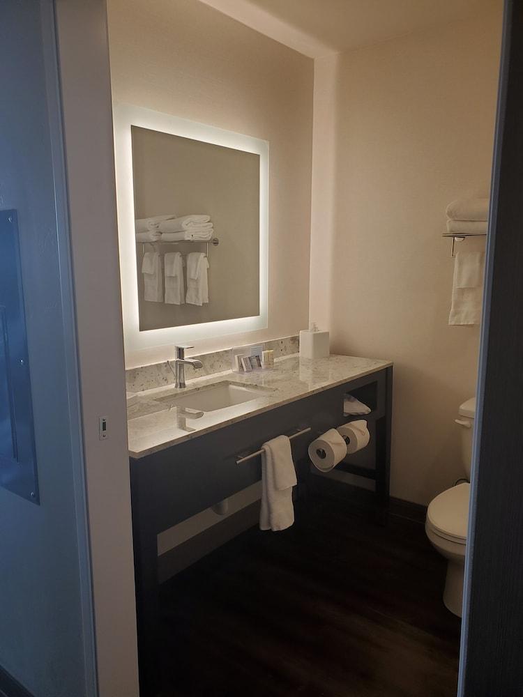 Simple Suites Boise Airport