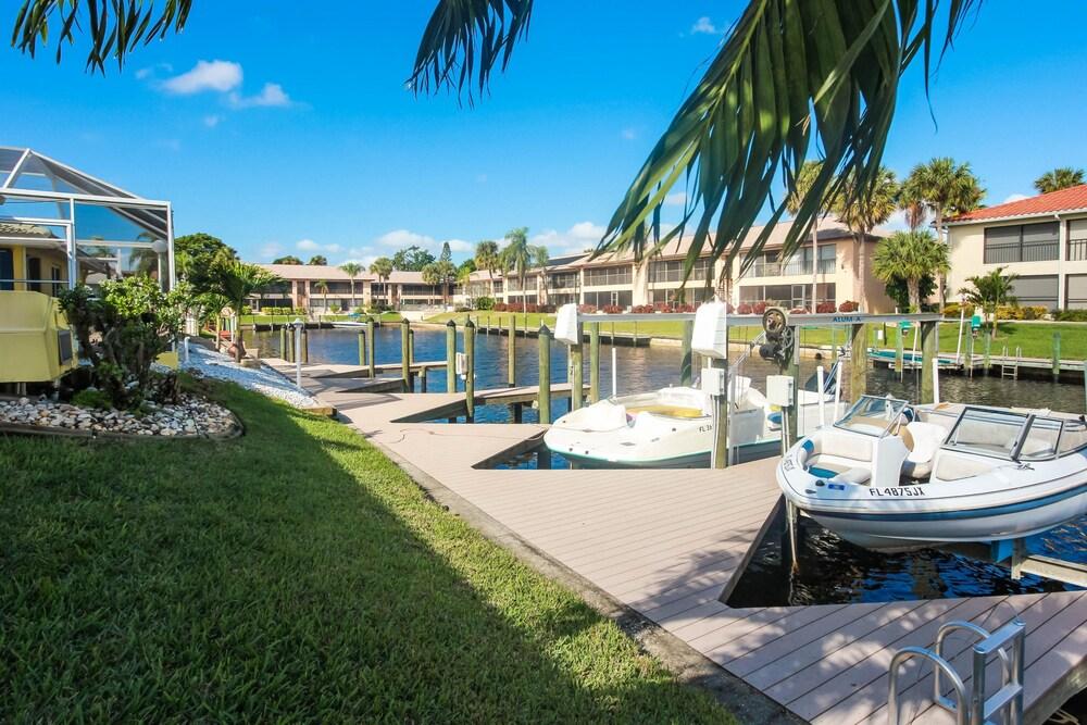 Seatuit Condominiums