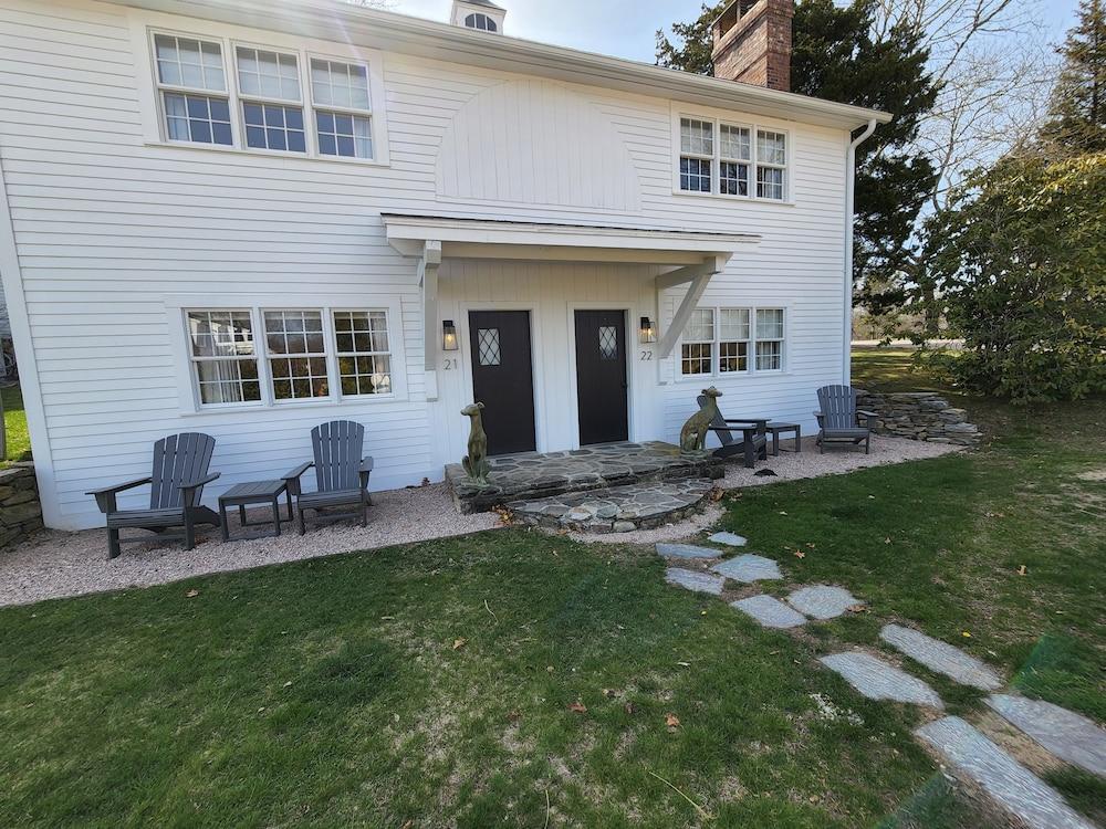 Shelter Harbor Inn