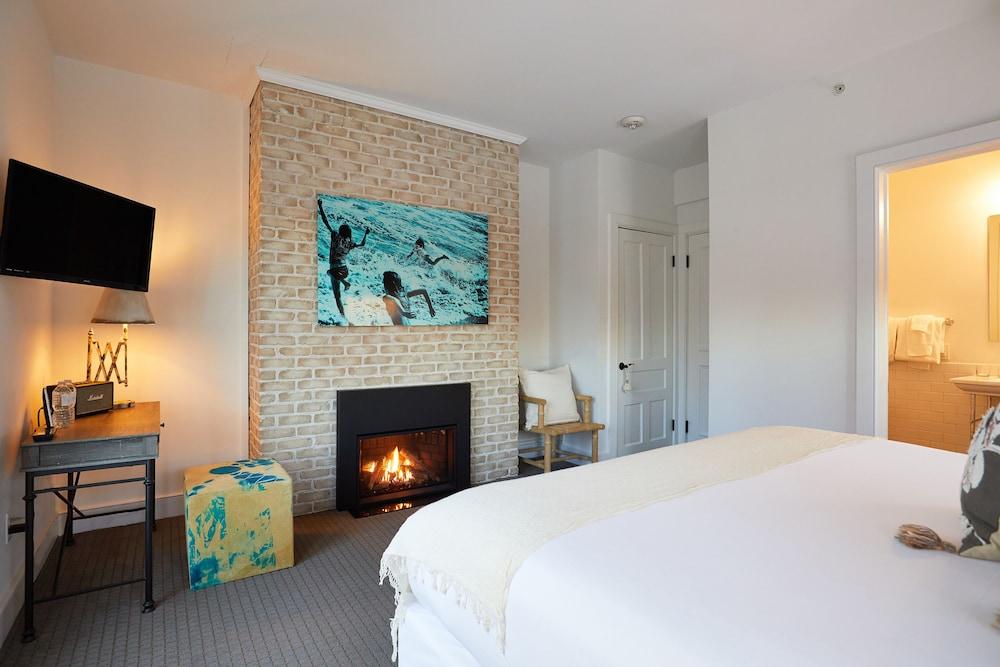 Shelter Harbor Inn