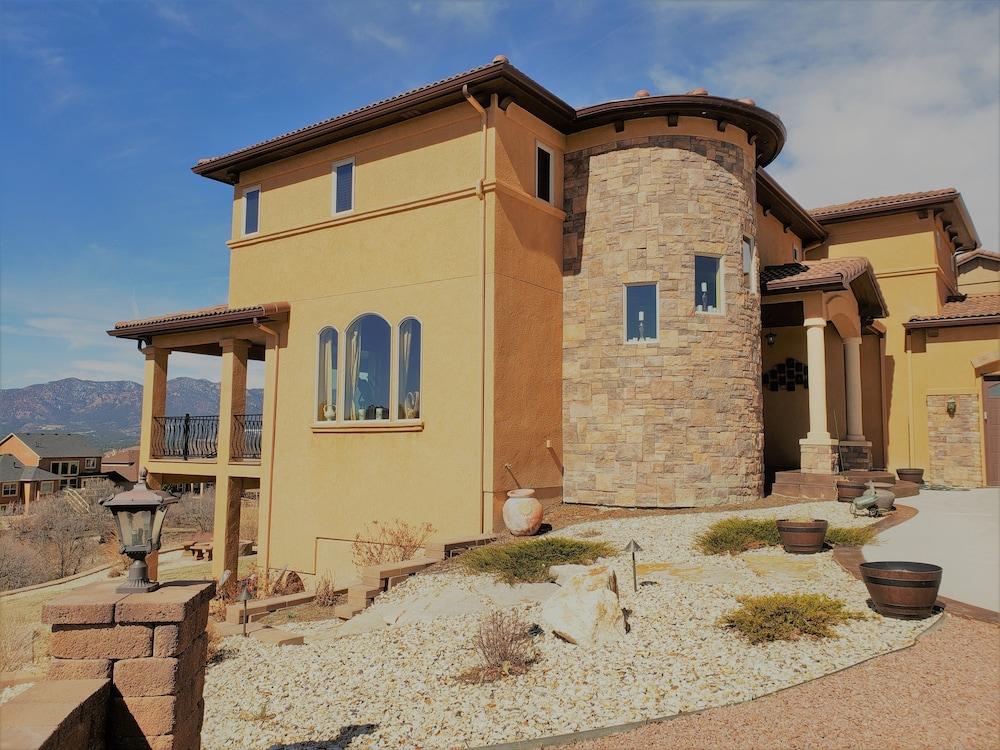 Chateau Du Pikes Peak