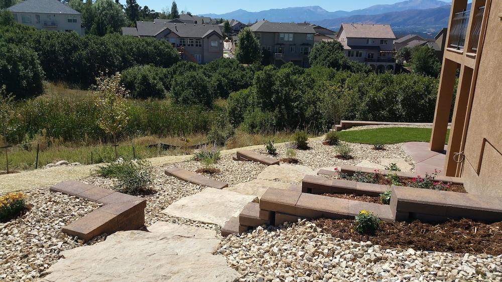 Chateau Du Pikes Peak