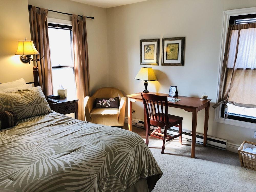 Duneland Beach Inn