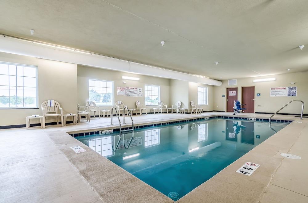 Cobblestone Hotel & Suites - Cozad