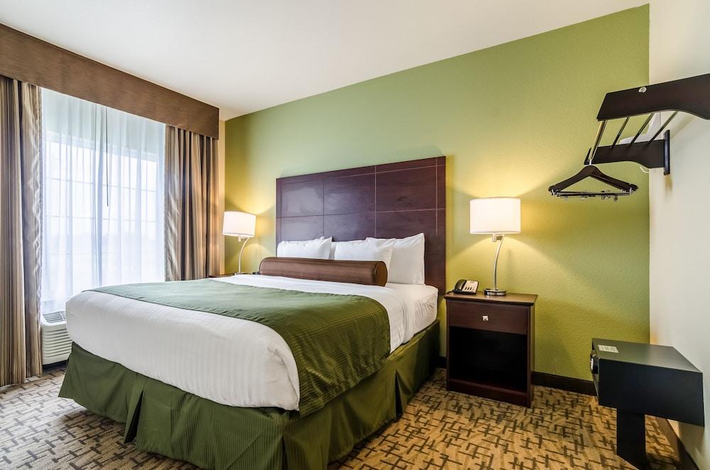 Cobblestone Hotel & Suites - Cozad