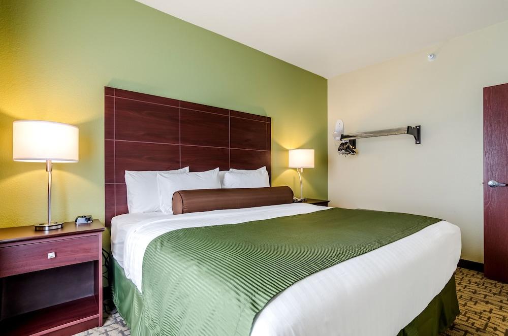 Cobblestone Hotel & Suites - Cozad