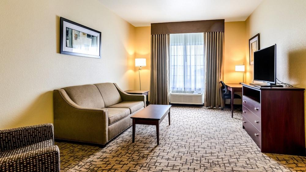 Cobblestone Hotel & Suites - Cozad