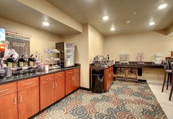 Cobblestone Hotel & Suites - Cozad