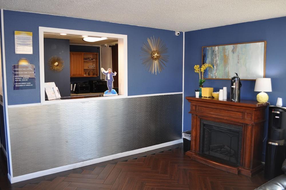 Evergreen Hotel & Suites