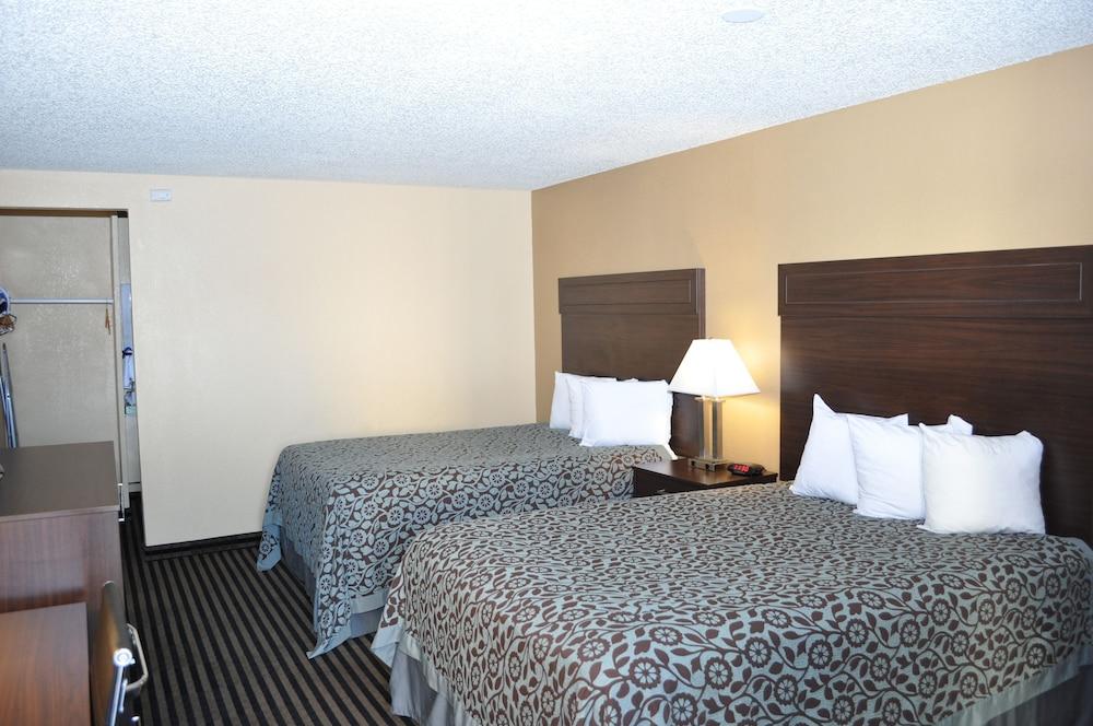 Evergreen Hotel & Suites