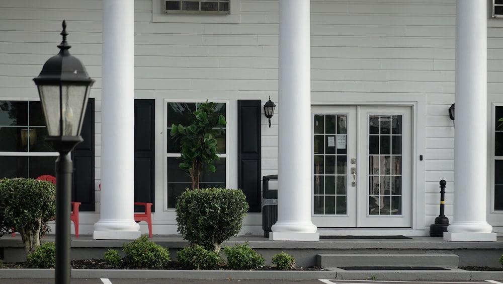 Heritage House Inn