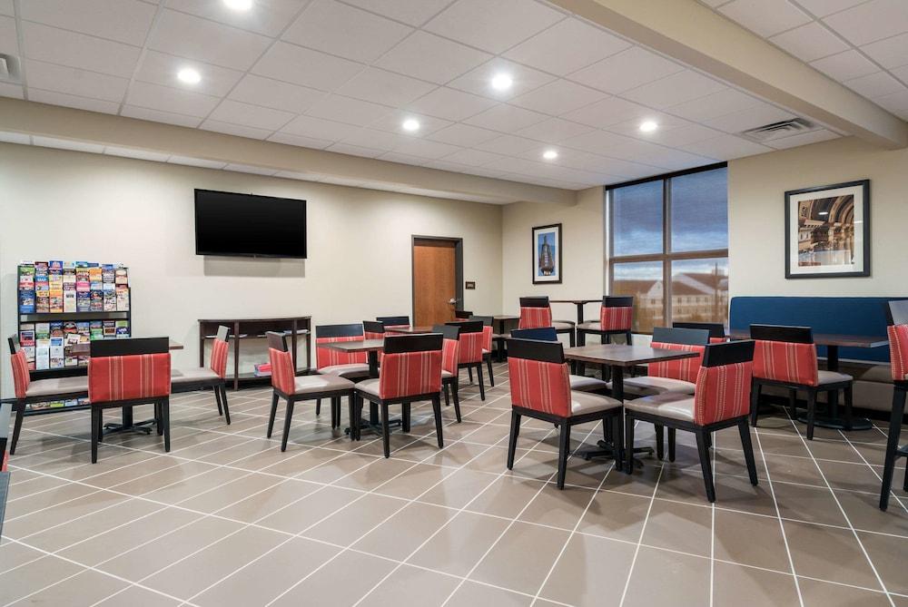 Comfort Inn & Suites Harrisburg-Hershey West