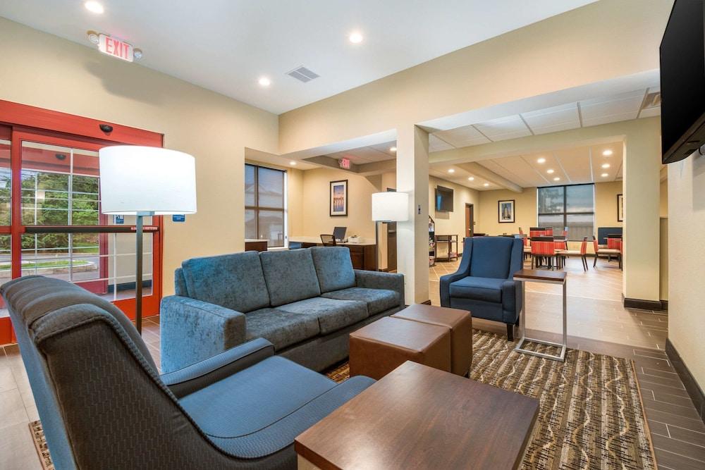 Comfort Inn & Suites Harrisburg-Hershey West