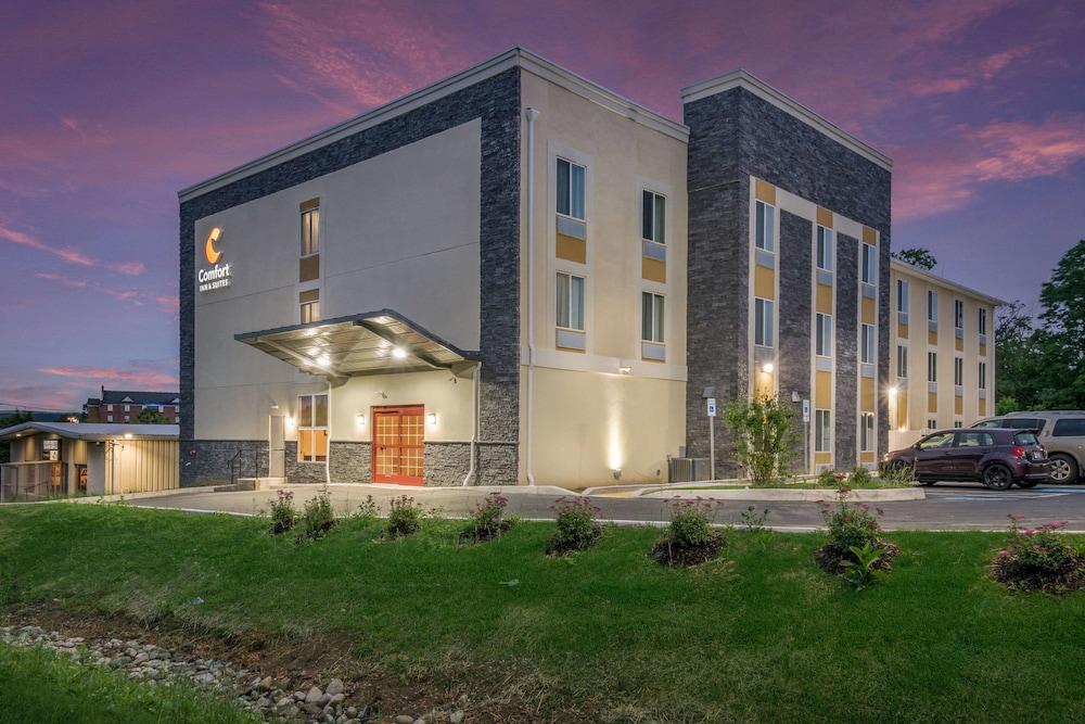 Comfort Inn & Suites Harrisburg-Hershey West
