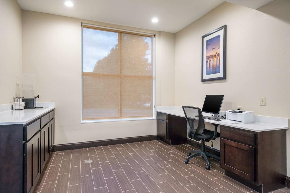 Comfort Inn & Suites Harrisburg-Hershey West