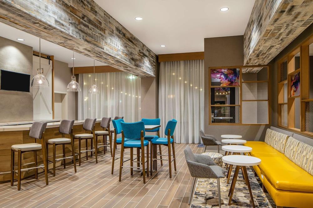Hampton Inn & Suites Raleigh Midtown