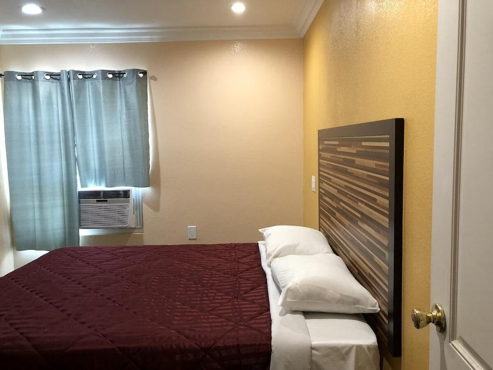 Holly Crest Hotel