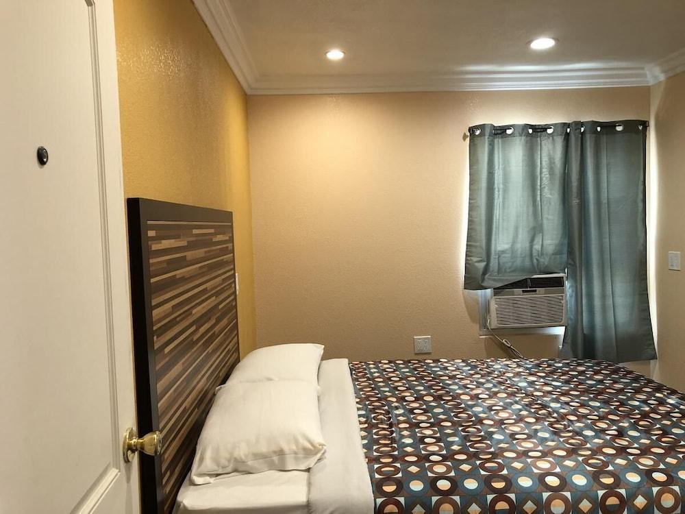 Holly Crest Hotel
