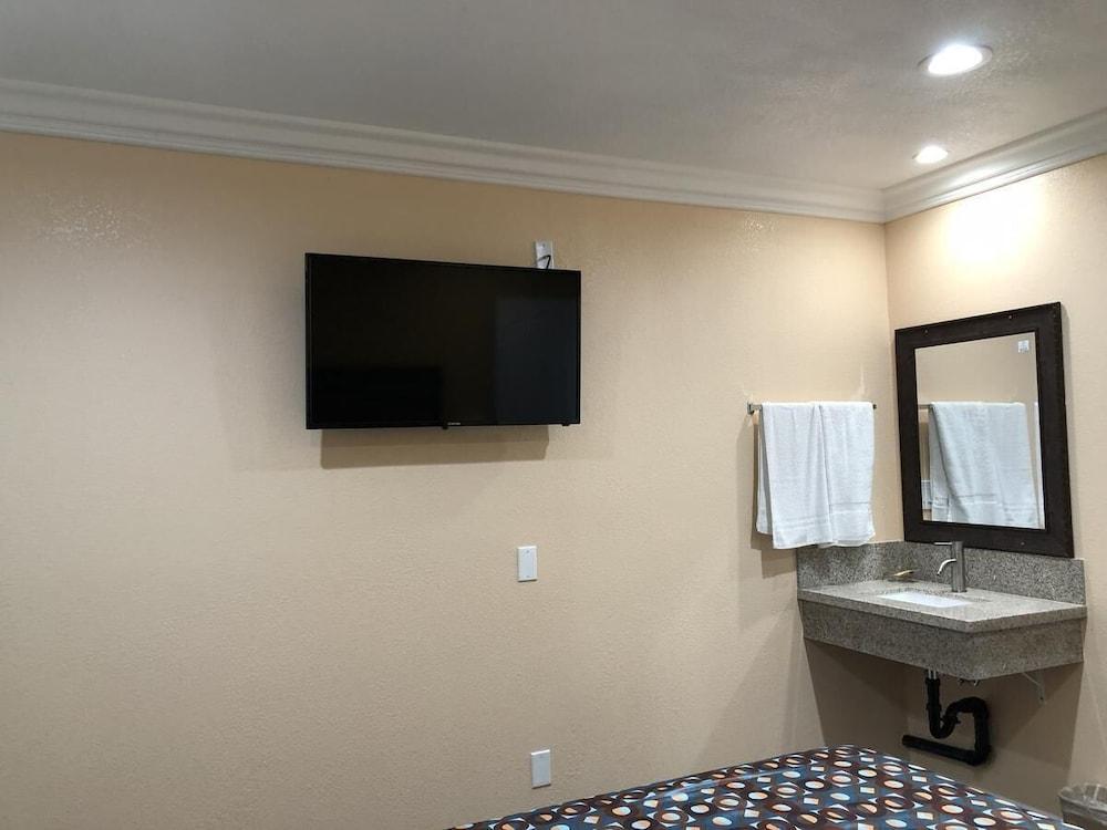 Holly Crest Hotel
