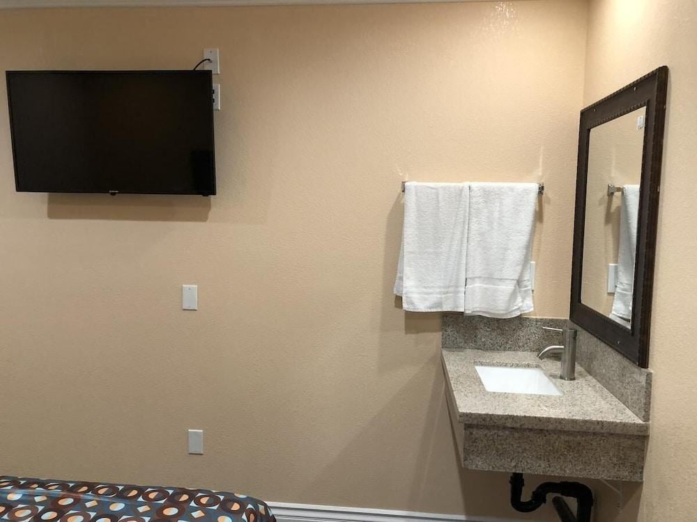 Holly Crest Hotel