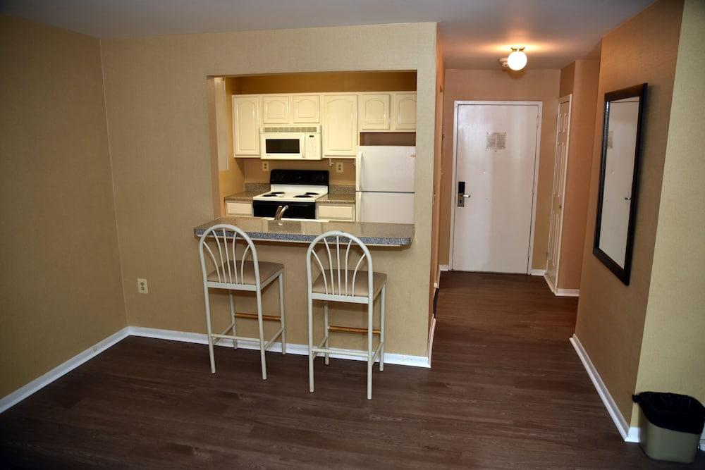 Swan Hotel & Suites
