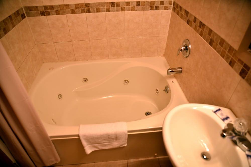 Swan Hotel & Suites