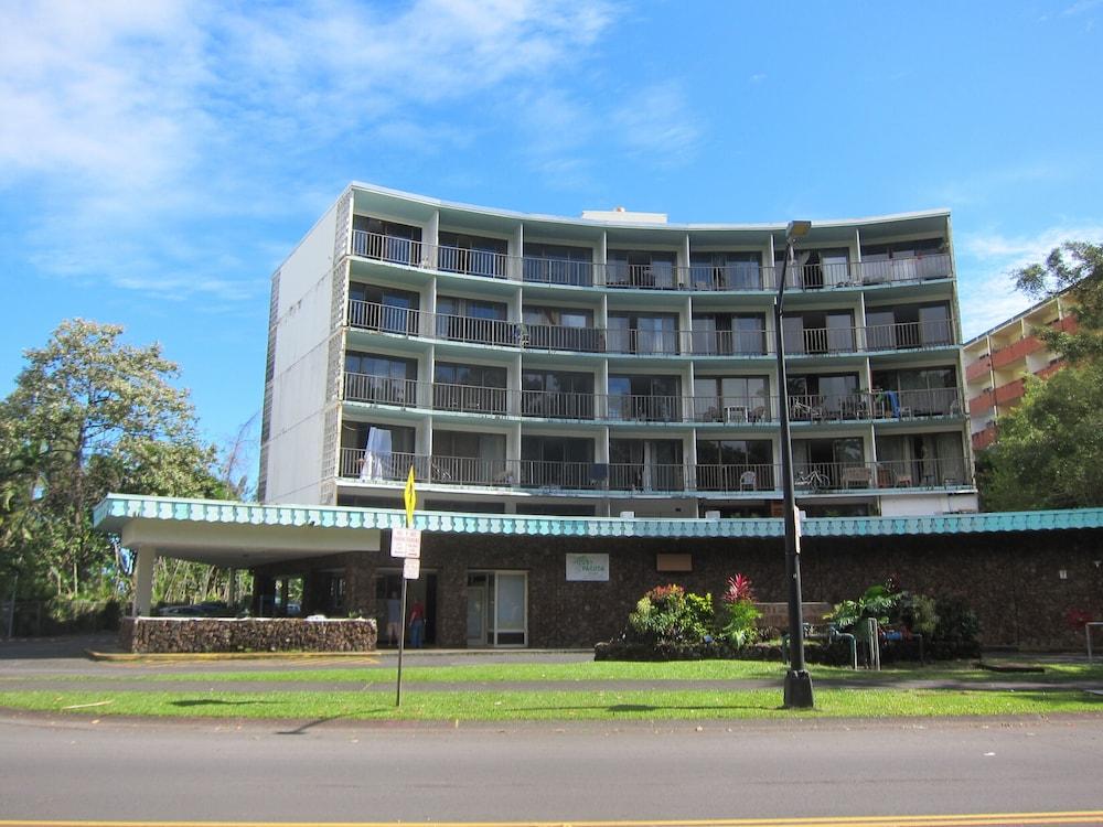 Pagoda Hilo Bay