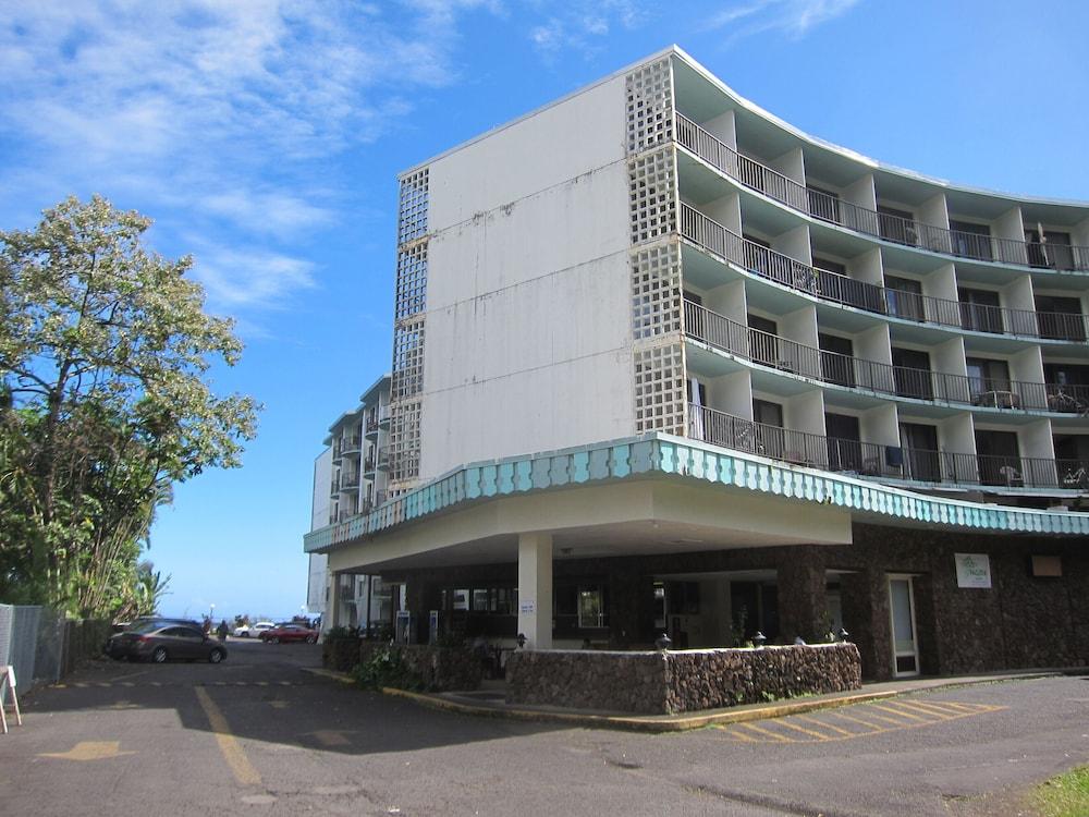 Pagoda Hilo Bay