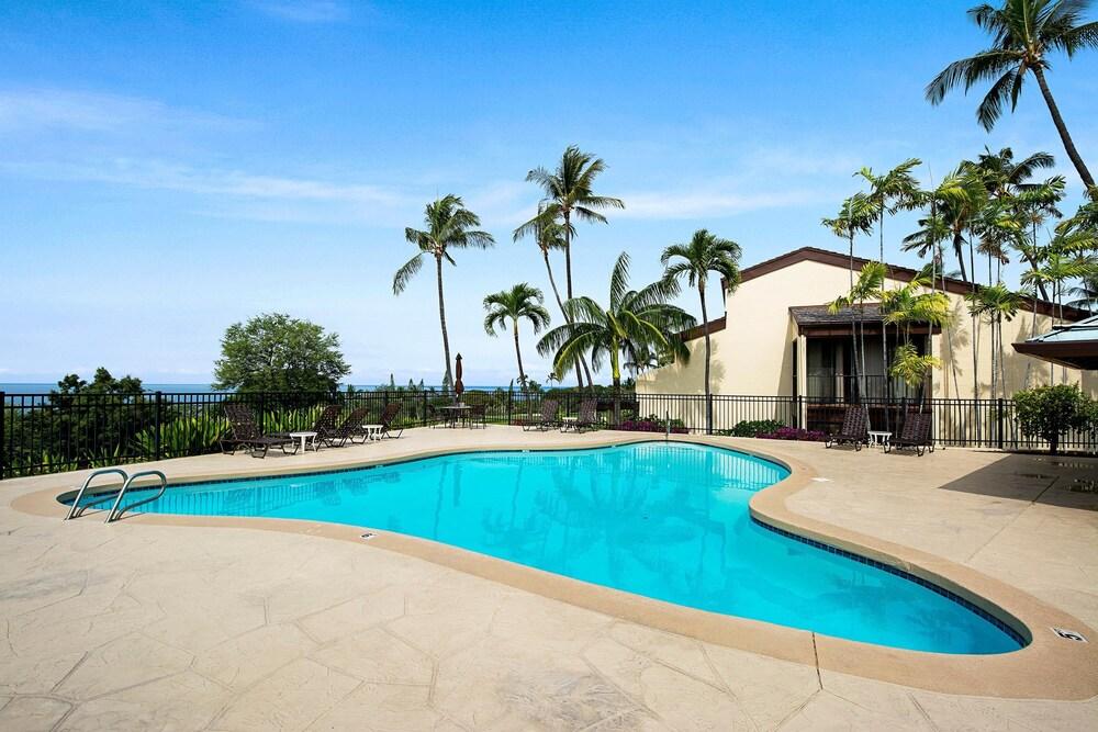 Country Club Villas