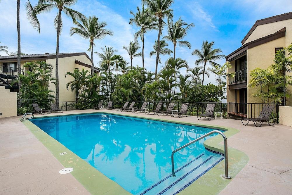 Country Club Villas