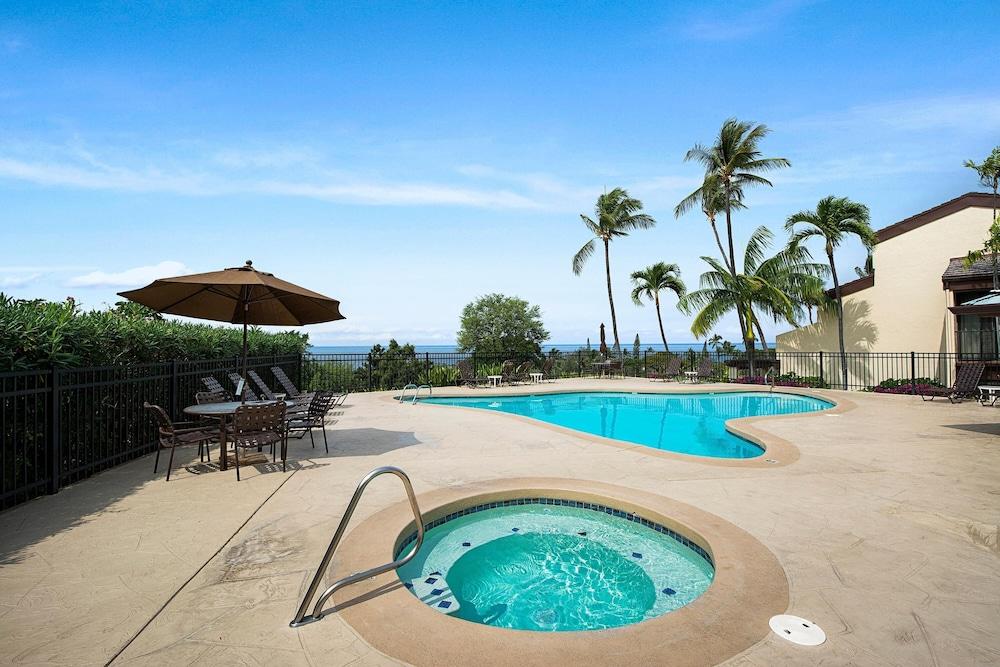 Country Club Villas