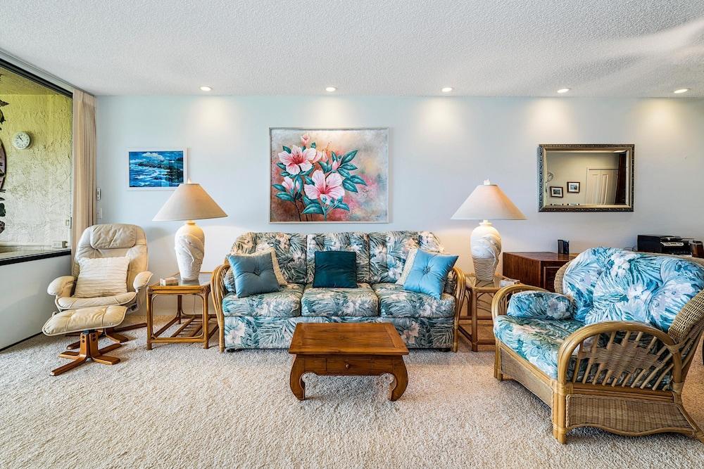 Country Club Villas