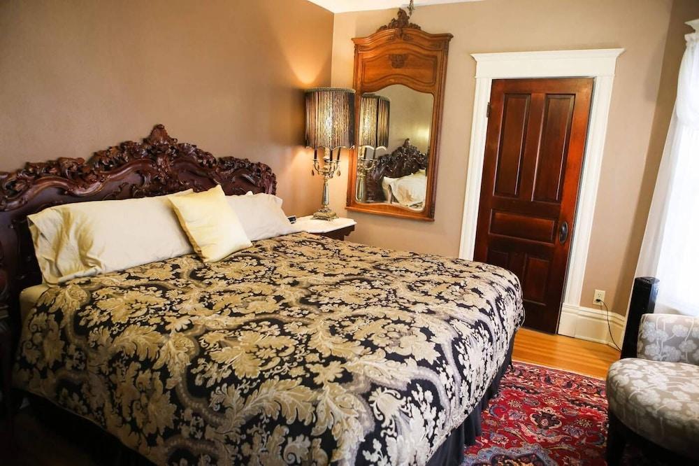 B & B On Broadway
