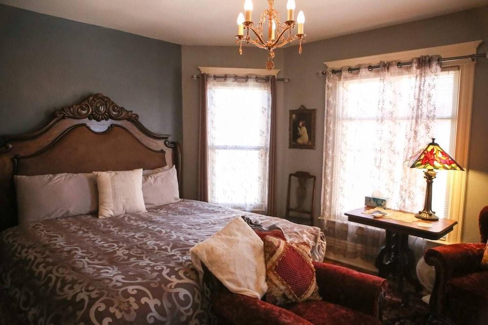 B & B On Broadway