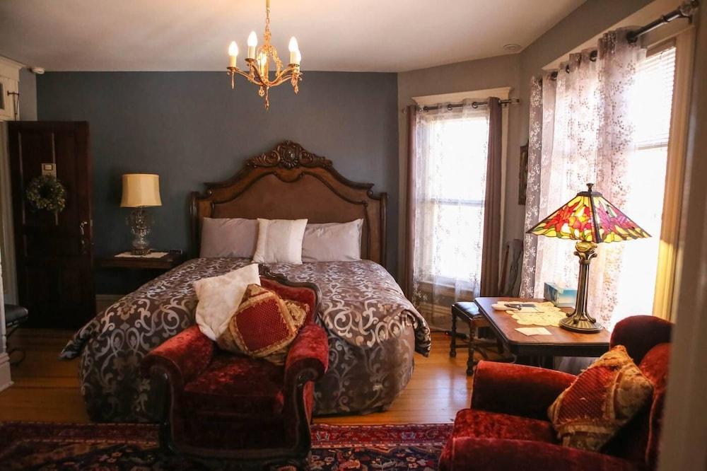 B & B On Broadway