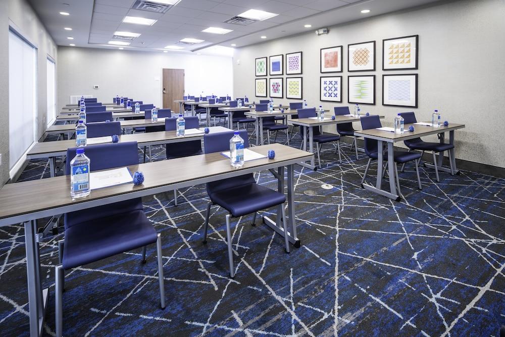 Holiday Inn Express & Suites Brevard - City Center