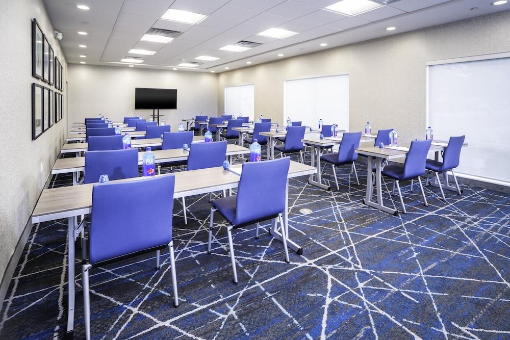 Holiday Inn Express & Suites Brevard - City Center